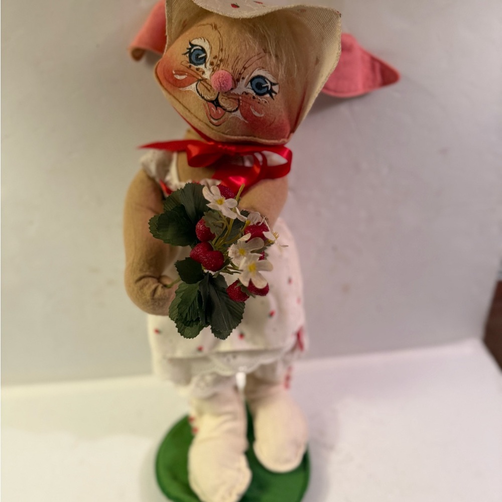 Cute Vintage Strawberry Anna-lee bunny Doll with Floral Bouquet 1990 - Picture 2 of 5